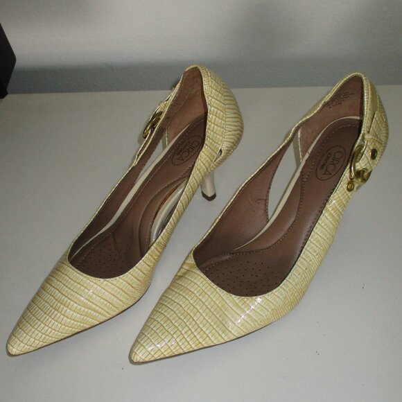 Kitten Heels - Picture 7 of 10